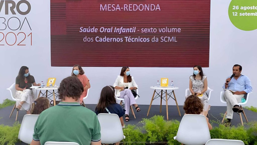 a equipa do SOL apresenta Caderno técnico no stand da Santa Casa na Feira do Livro