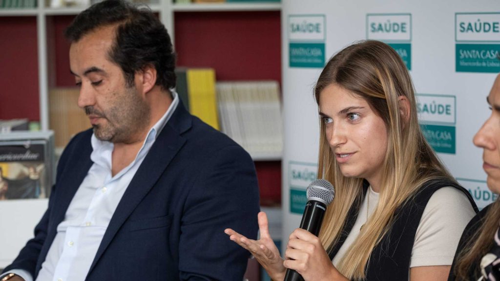 a equipa do SOL apresenta Caderno técnico no stand da Santa Casa na Feira do Livro