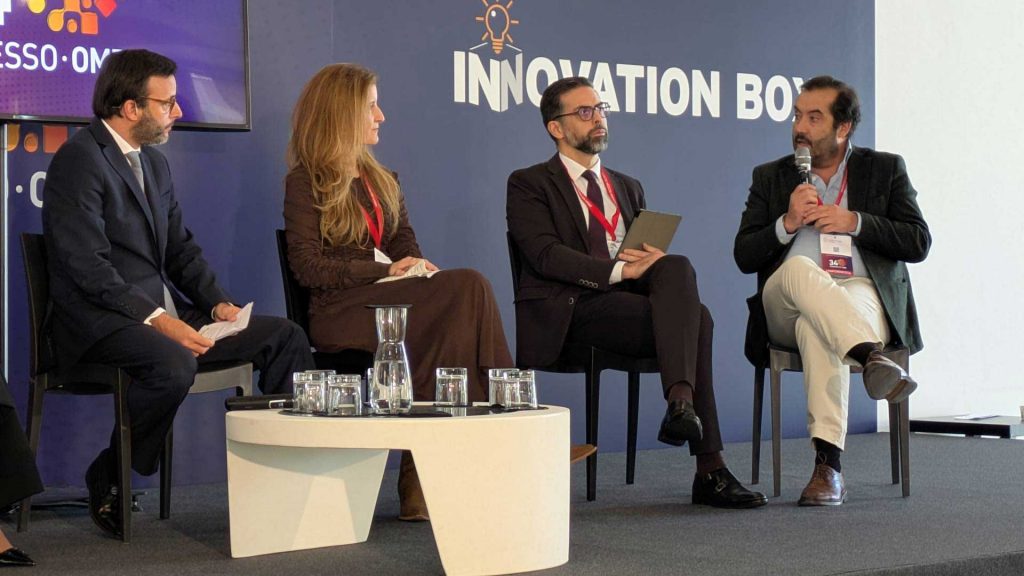 André Brandão de Almeida em mesa redonda